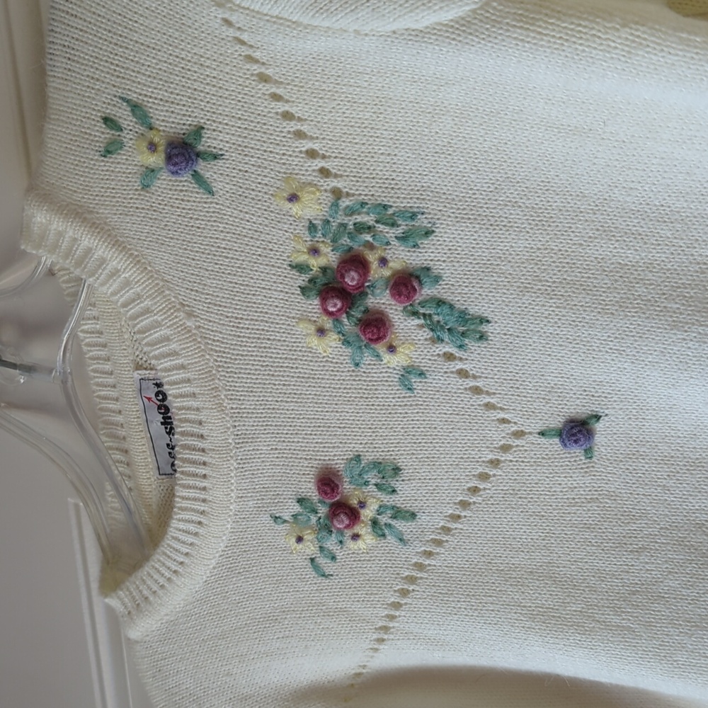 Vintage Floral Embroidered Cream Sweater - Picture 3 of 6